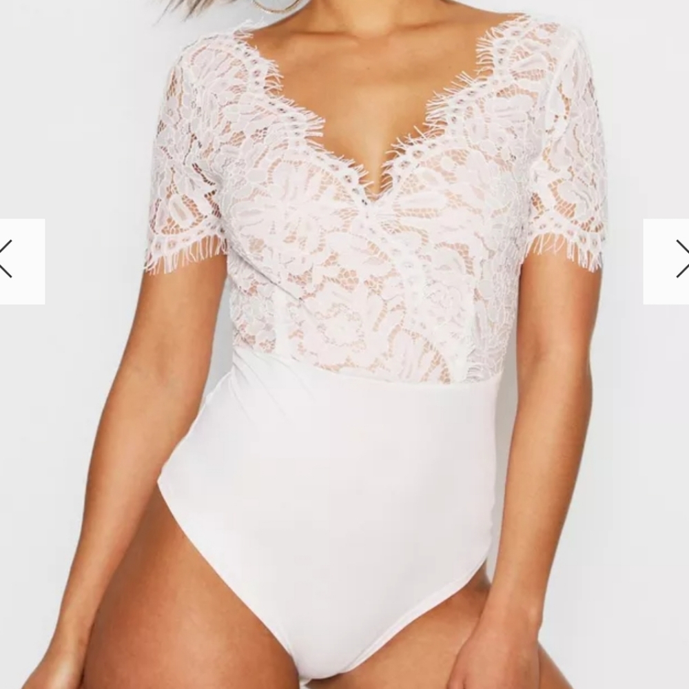 Boohoo White Lace Short Sleeve V-Neck Bodysuit